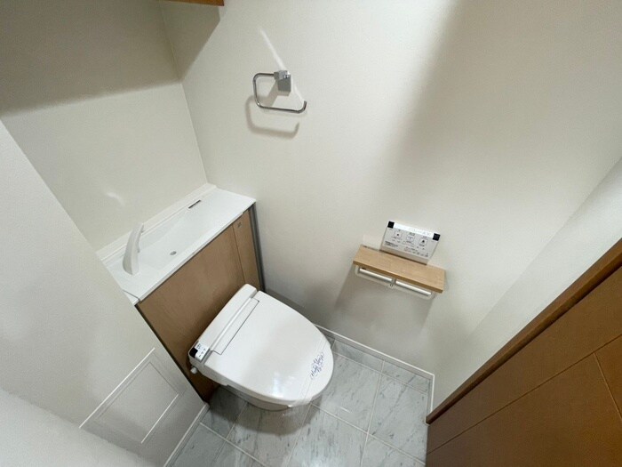 トイレ ﾘｰｶﾞﾙ神戸三宮ﾌﾗﾜｰﾛｰﾄﾞ(1102)