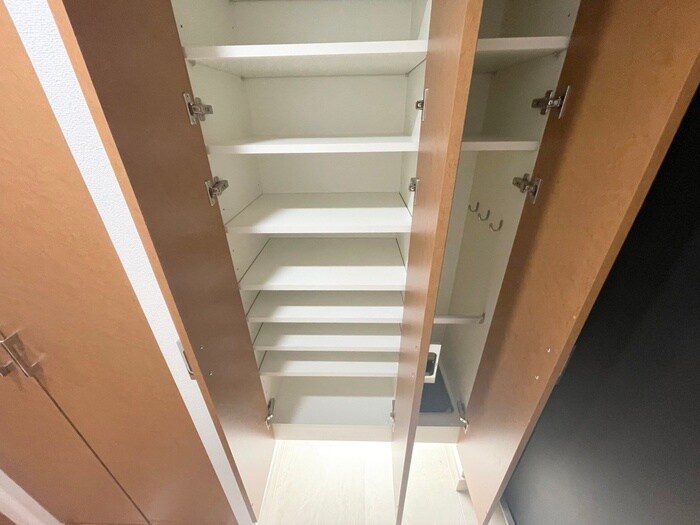 靴箱 ﾘｰｶﾞﾙ神戸三宮ﾌﾗﾜｰﾛｰﾄﾞ(1102)