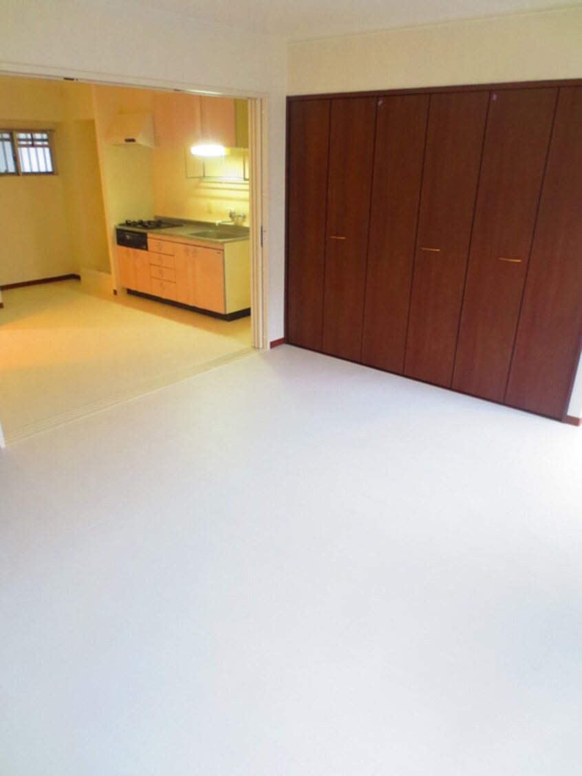 居室 三幸ハイツ