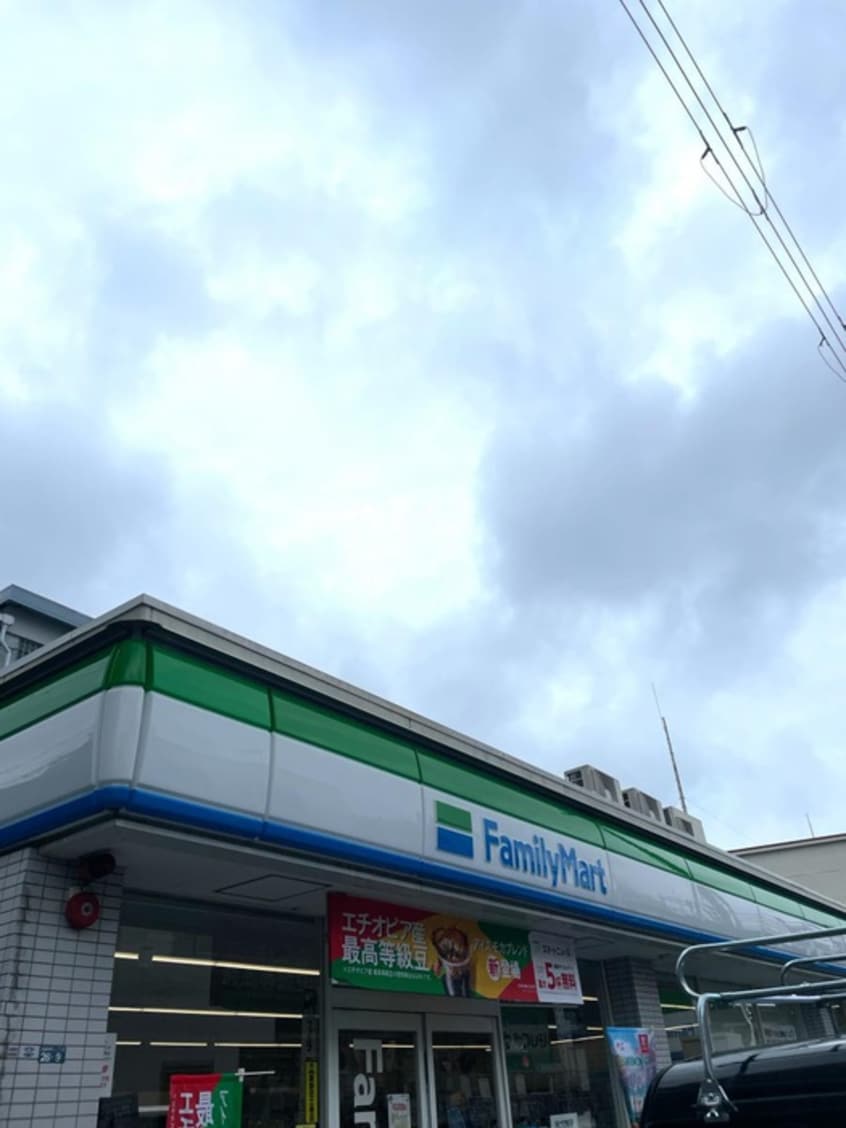 ファミリーマート(コンビニ)まで300m ﾌｧｰｽﾄﾌｨｵｰﾚ吹田ﾚｶﾞｰﾒ(203)