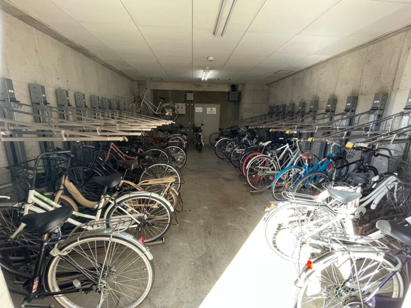 駐輪場 クレスト中もず