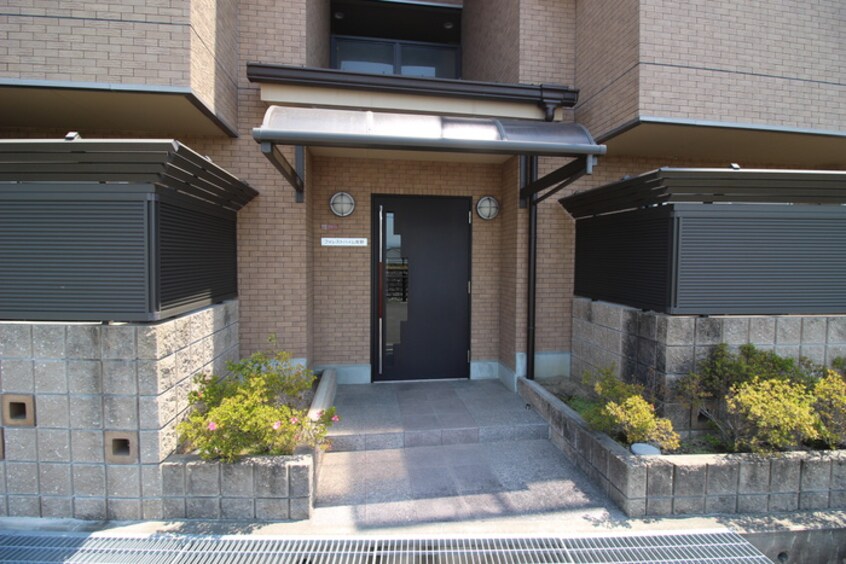 エントランス部分 フォレストハイム牧野