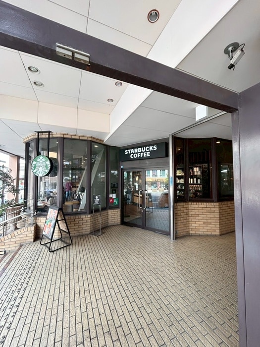スタバ(カフェ)まで100m カサベラ岡本（608）