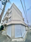 若松マンションの外観