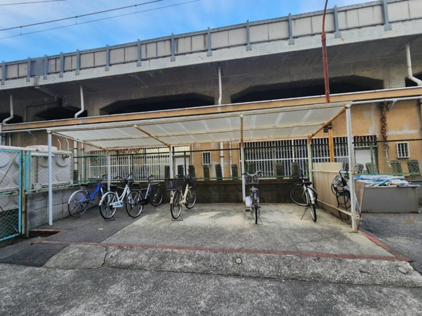 駐輪場 モンリベルテ天王寺