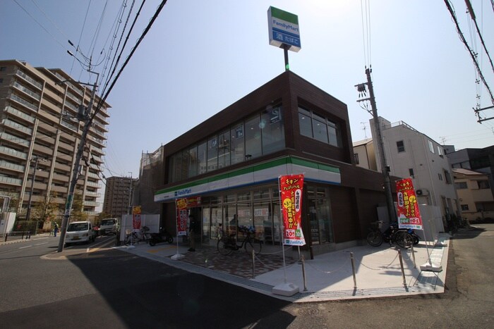 FamilyMart(コンビニ)まで50m アンフィニィ・庄Ⅲ