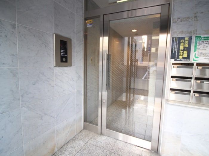 エントランス部分 サンフィ－ルド