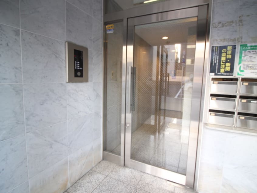 エントランス部分 サンフィ－ルド