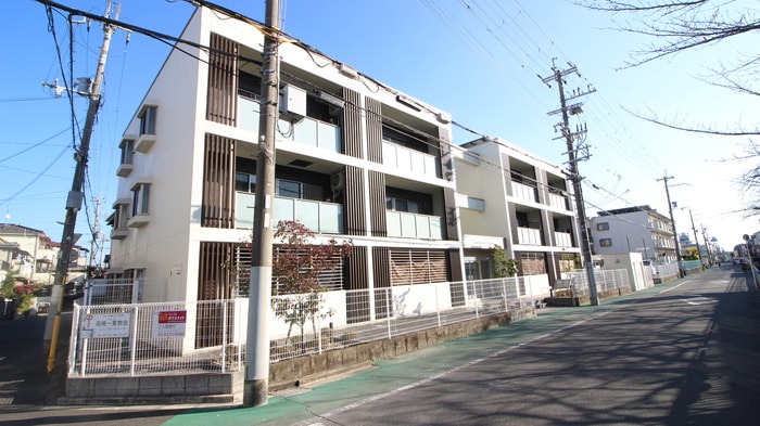 外観写真 Eminence Court