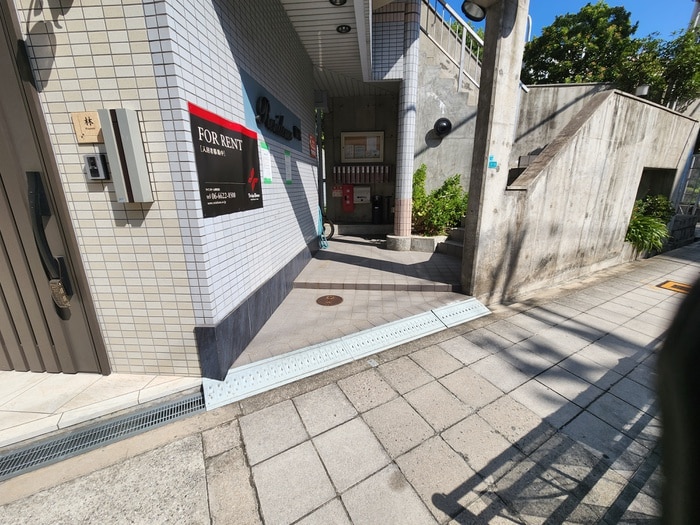 エントランス部分 レジデンス苗代