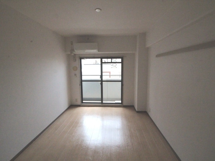 居室 COLLEGE COURT