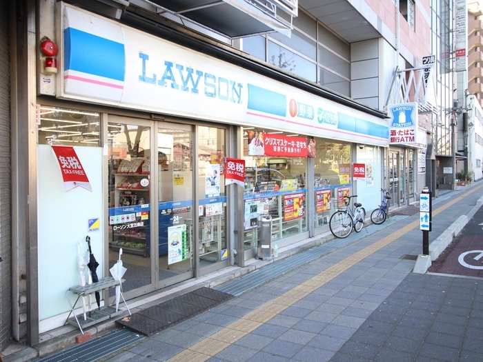 ローソン 大宮五条店(コンビニ)まで170m REGALEST五条大宮