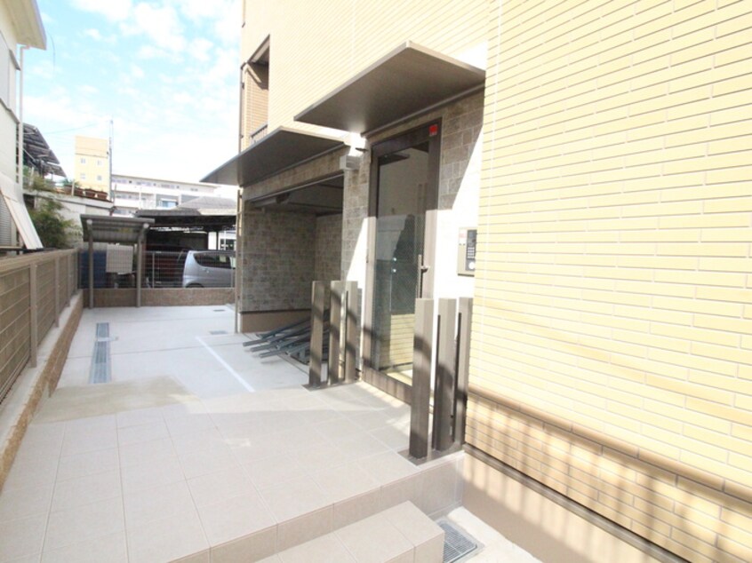 エントランス部分 ハイツ　ユベーレン