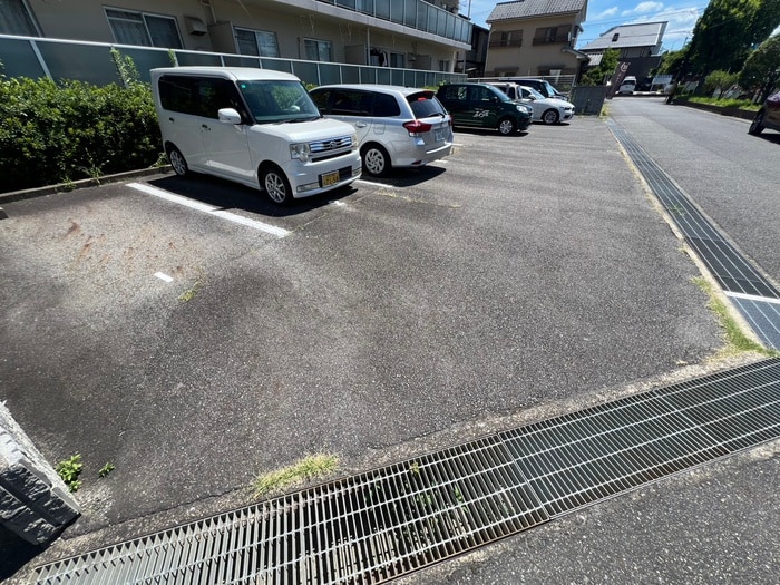 駐車場 エフロ－ド西田