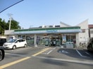 ファミリーマート　高井田元町(コンビニ)まで218m ﾊｰﾓﾆｰﾃﾗｽ高井田元町1丁目