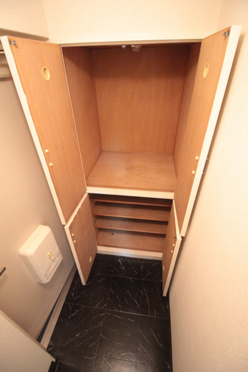 靴箱 ハイツヒグチ