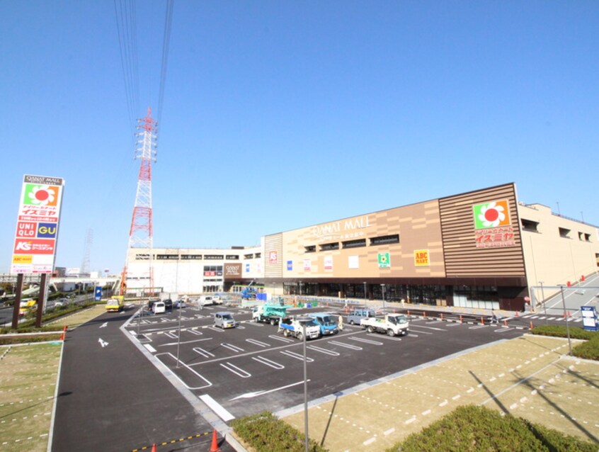 デイリーカナート(スーパー)まで1050m ロイヤルサンワ