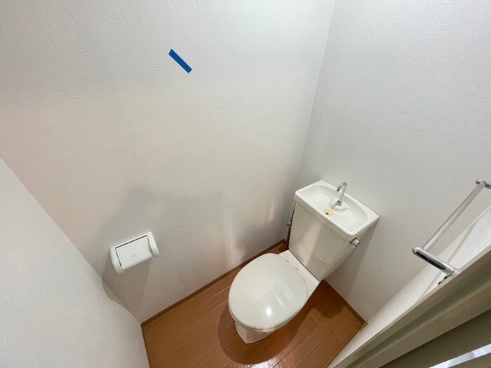 トイレ ﾒｿﾞﾝ･ﾁｪﾘｰ･ｱｳﾞｪﾆｭｰ