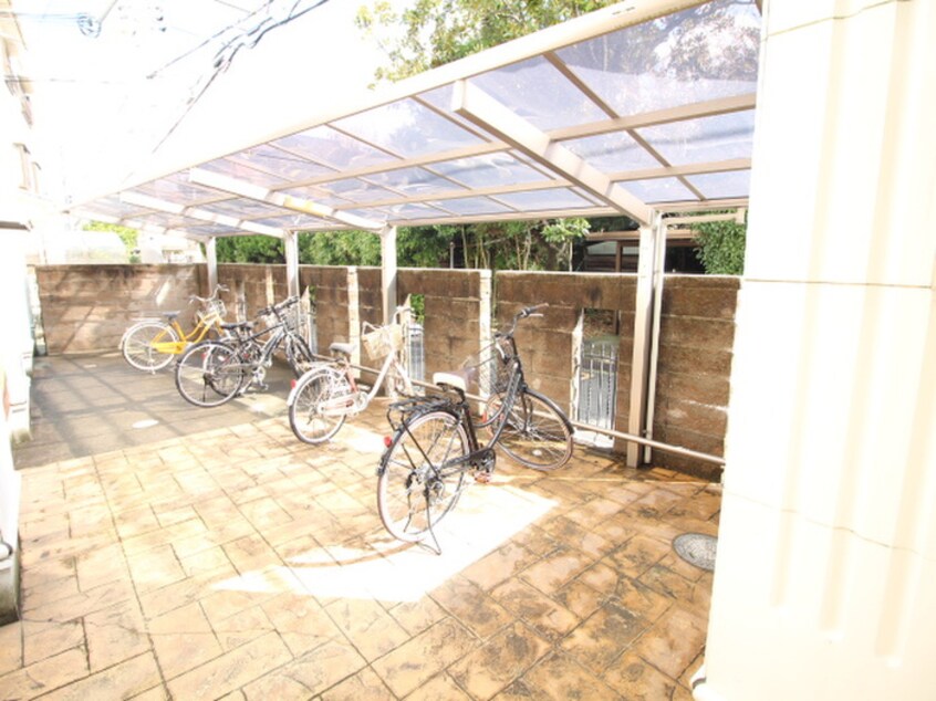 駐輪場 ル・クラージュ花屋敷