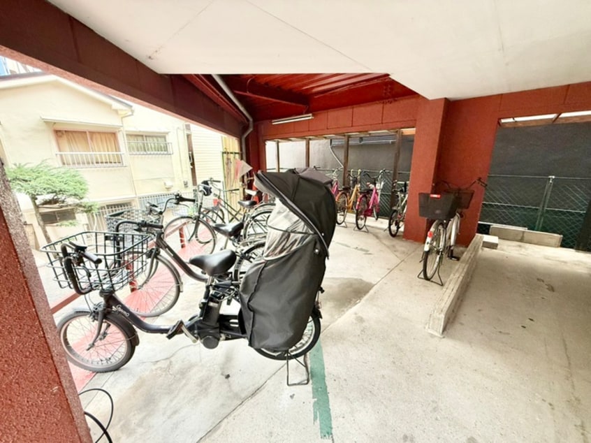 駐輪場 赤井マンション香里