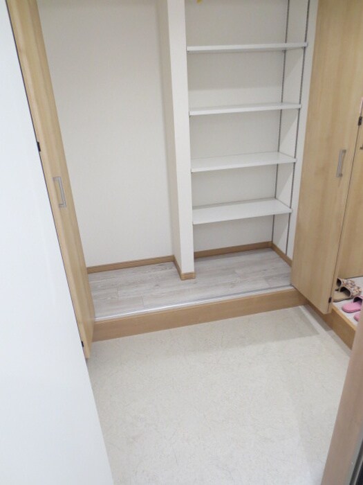 玄関 クリエオーレ諸福
