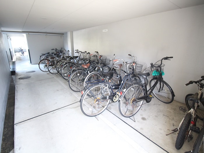 駐輪場 ＰＯＩＳＳＯＮ　ＲＯＵＧＥ