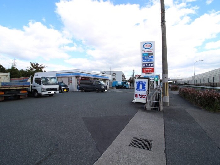 ローソン(コンビニ)まで700m アドッザクス北野Ｄ棟