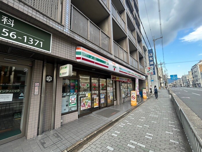 セブンイレブン(コンビニ)まで40m ＶＥＳＳＥＬ８