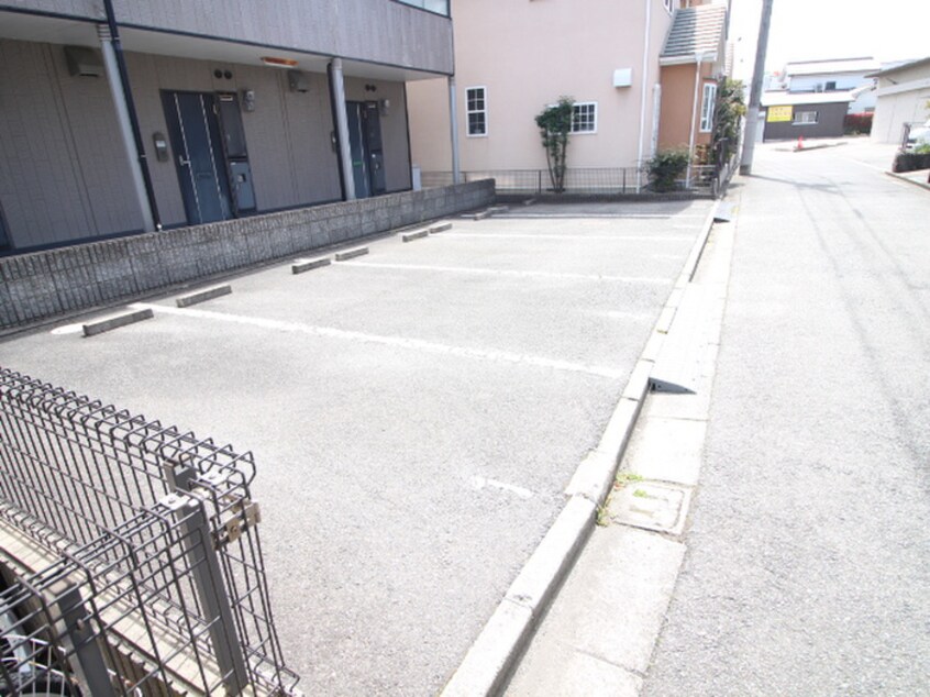 駐車場 ハイツレジ－ナ