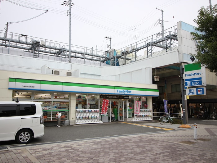 ファミリ－マ－ト(コンビニ)まで408m Ｆメゾン港晴