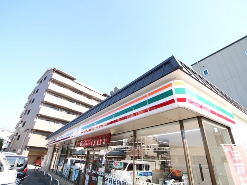 セブンレイブン(コンビニ)まで775m カーサ・パレルモ