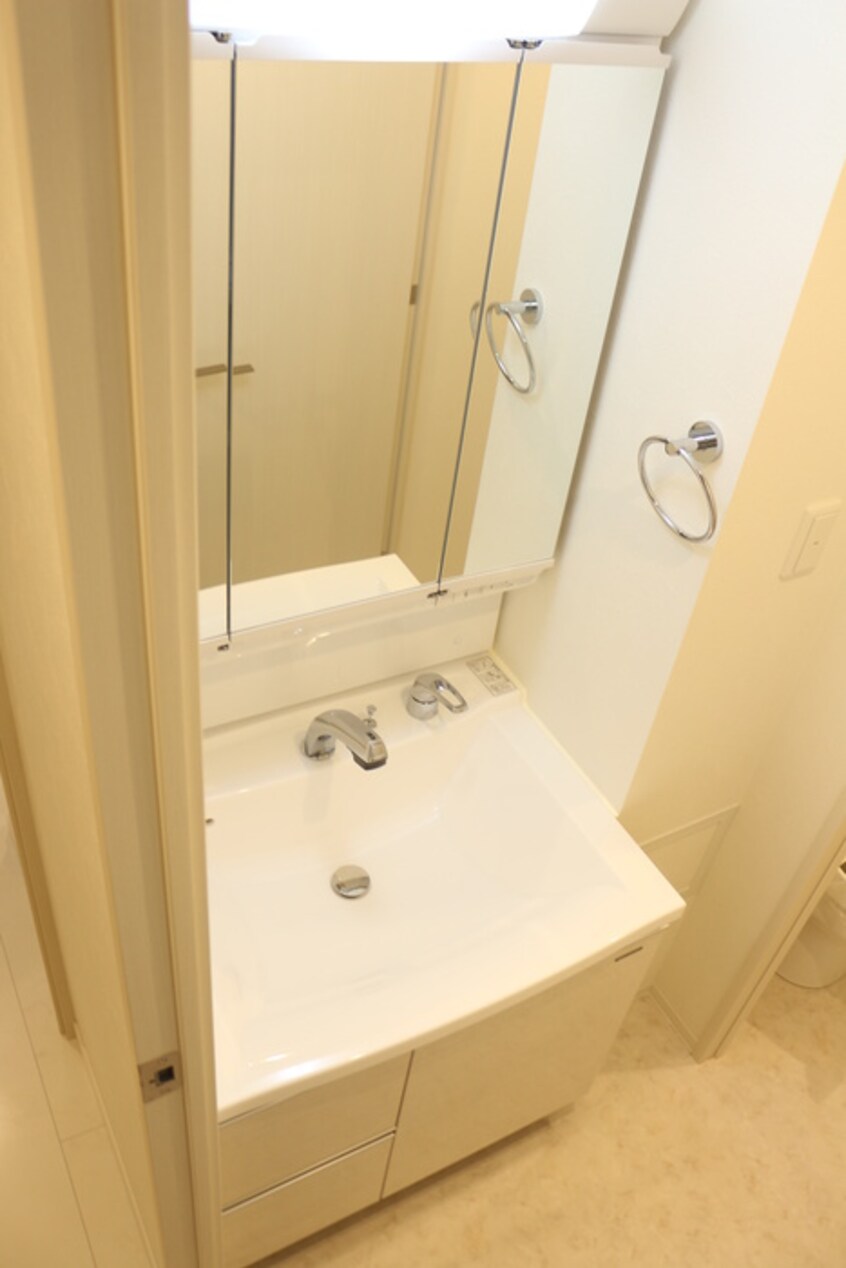 洗面 SERENITE梅田北～Premium～