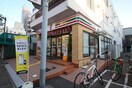 セブン-イレブン 松原上田１丁目店(コンビニ)まで550m ｴｽﾘｰﾄﾞ松原松ヶ丘（1007）