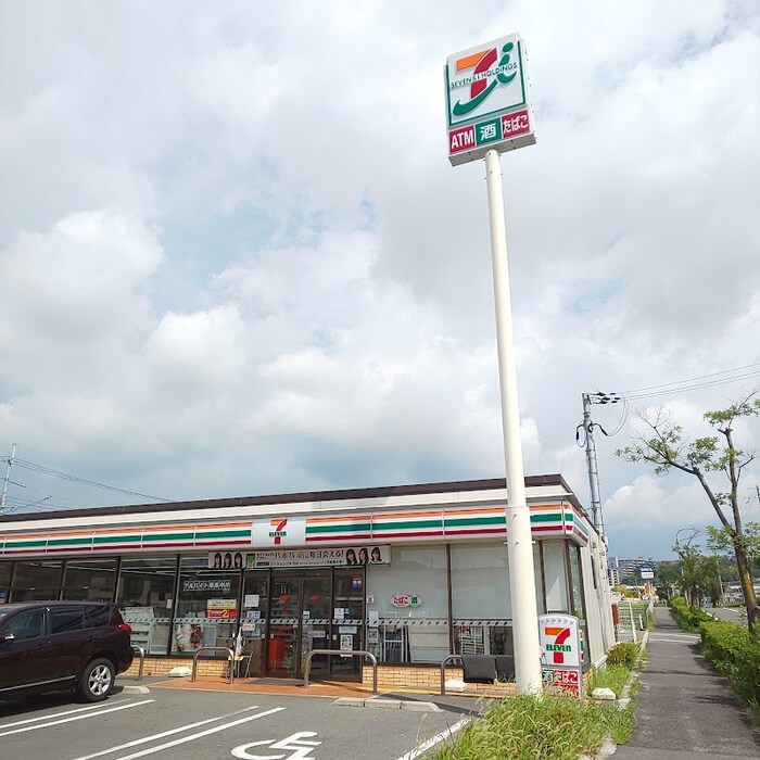 セブンイレブン泉佐野鶴原店(コンビニ)まで426m マンションアスカ