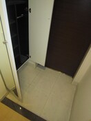 玄関 ｸﾗｳﾝﾊｲﾑ北心斎橋ﾌﾗﾜ-ｺ-ﾄ