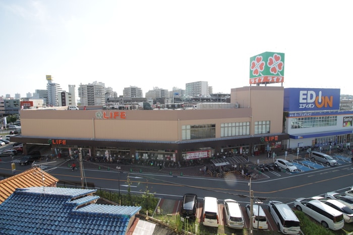 ライフ(スーパー)まで200m アミル１１番館