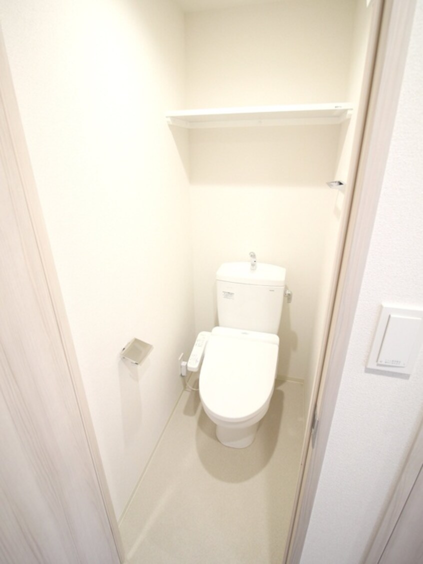 トイレ ﾌﾟﾚｻﾝｽOSAKA西中島ﾘｴｿﾞﾝ(702)