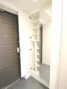 靴箱 ﾌﾟﾚｻﾝｽOSAKA西中島ﾘｴｿﾞﾝ(702)