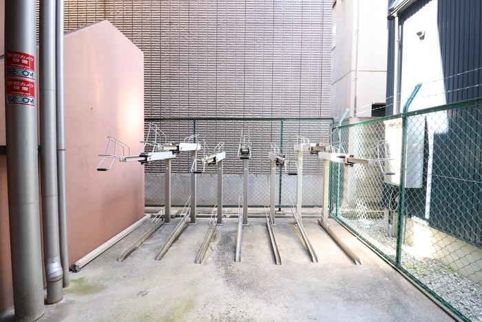 駐輪場 リアルテ湊川公園
