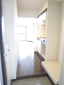 廊下 メイビ・I