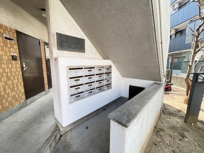 エントランス部分 アーﾊﾞンヴィラ登美丘