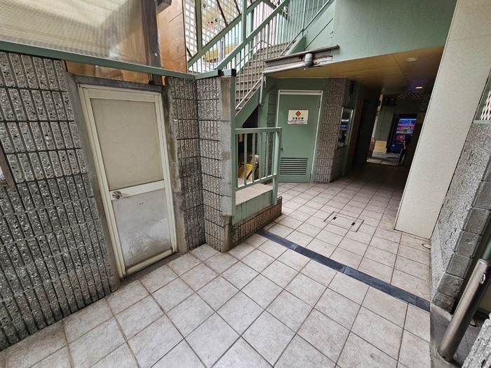 エントランス部分 ｻﾝﾋﾟｱﾊｲﾂⅠ