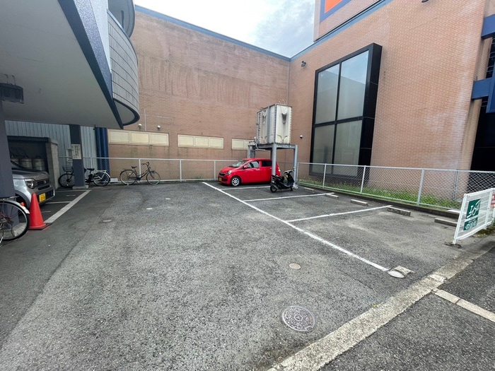 駐車場 ロイヤルマンション百済