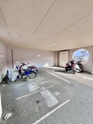 バイク置き場 ﾒﾙﾍﾞｰﾙﾏｳﾝﾃﾝｳﾞｨﾚｯｼﾞ