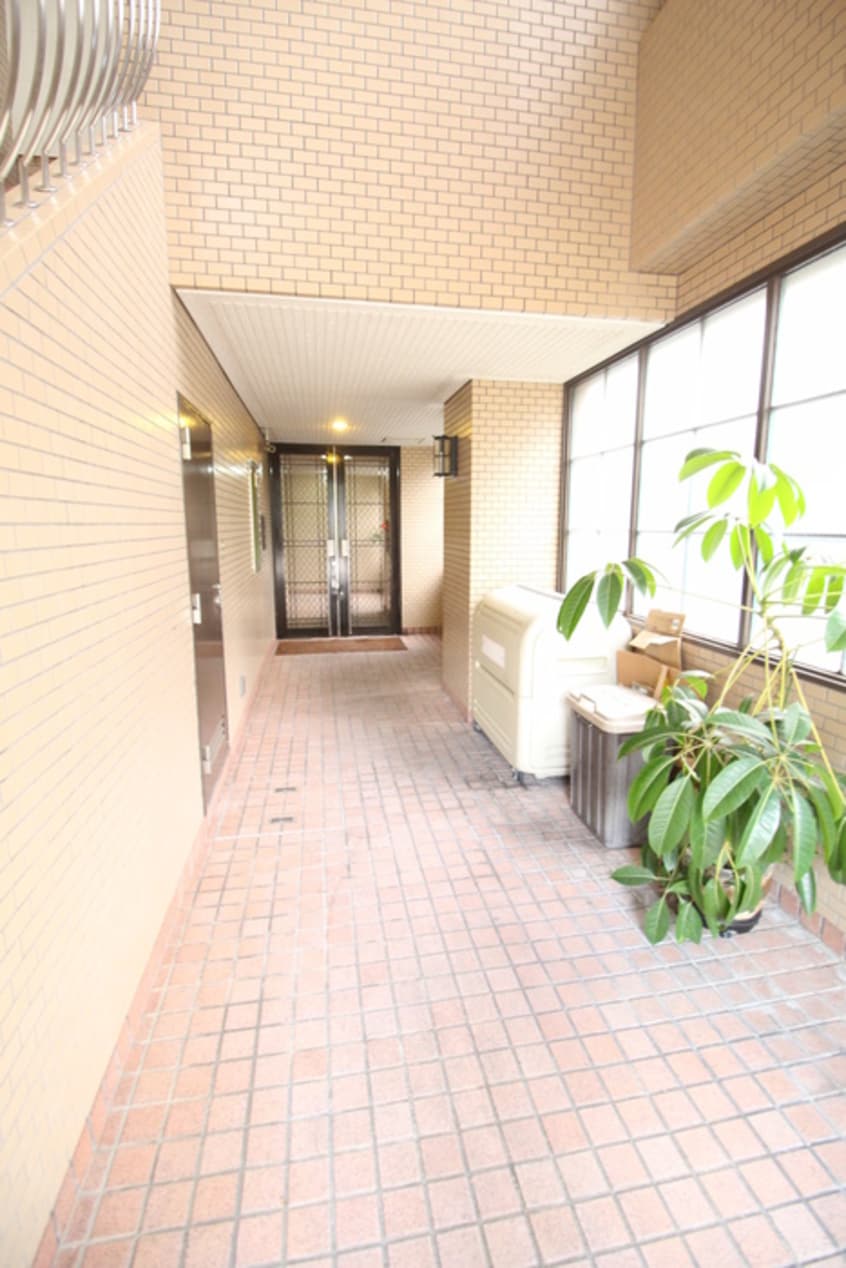 エントランス部分 メゾン松岡