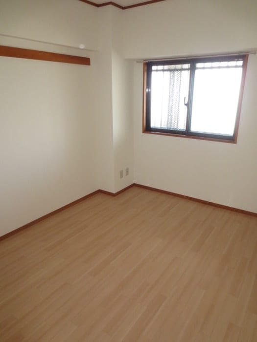 居室 空港・リブレ大阪屋