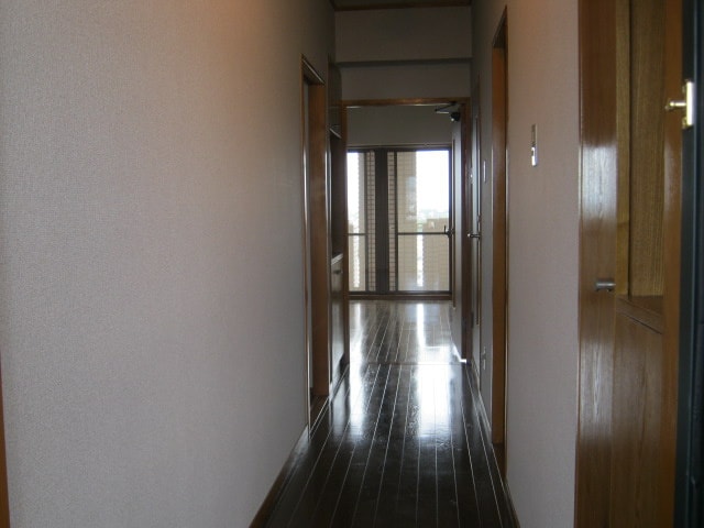 廊下 空港・リブレ大阪屋