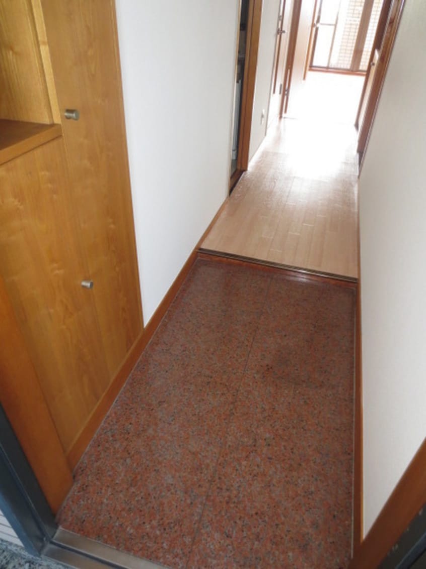 玄関 空港・リブレ大阪屋