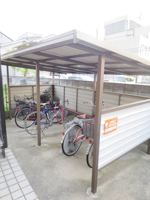 駐輪場 クレ－ル嵯峨