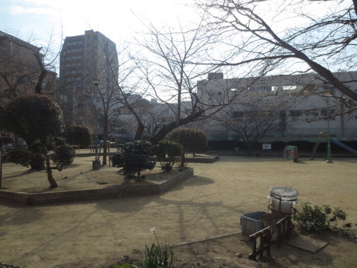 公園(公園)まで100m グランガ－デン足代新町